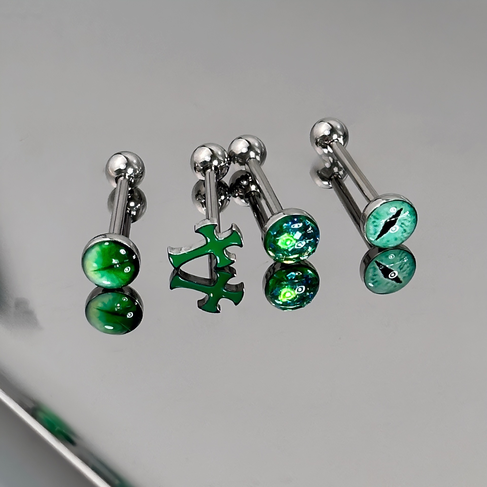 1Pc High-Quality Trendy Green  - مراجعة Body Jewelry Quality وسعره