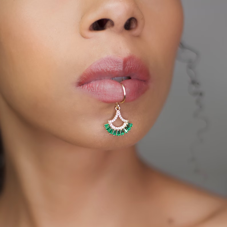 Luxury Gold Color Flower Shape - مراجعة Body Jewelry Quality وسعره